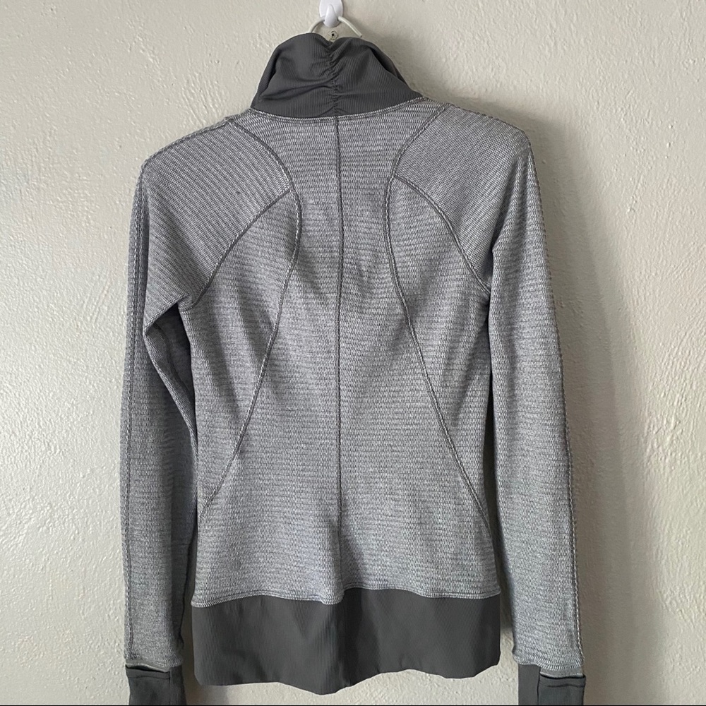 Lululemon Runderful Gray Pull Over Jacket 2 - Picture 8 of 10